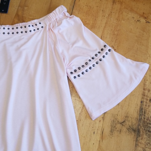 SOLD! Cyrus Lt. Pink Off Shoulder Top Sz 1X - Picture 3 of 7